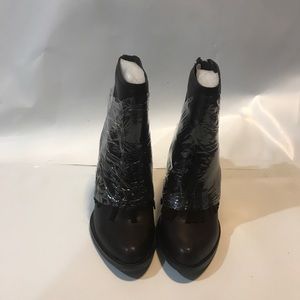 Very Volatile  Khloe Leather Ankle Booties Sz 6.5
